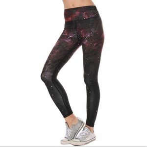 Spiritual Gangster Essential High Waist Galaxy Print
Legging Tie Dye Wildberry M